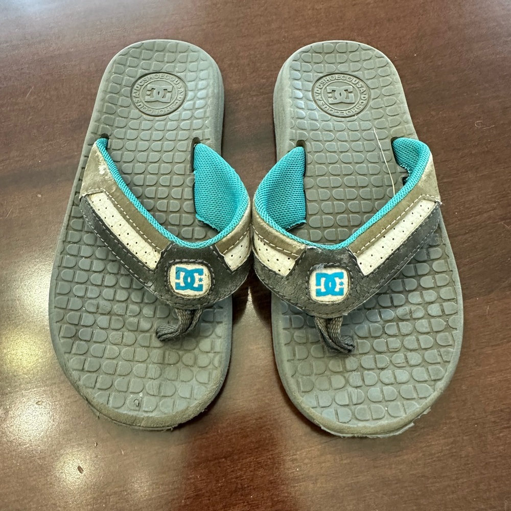 Toddler DC flip flops